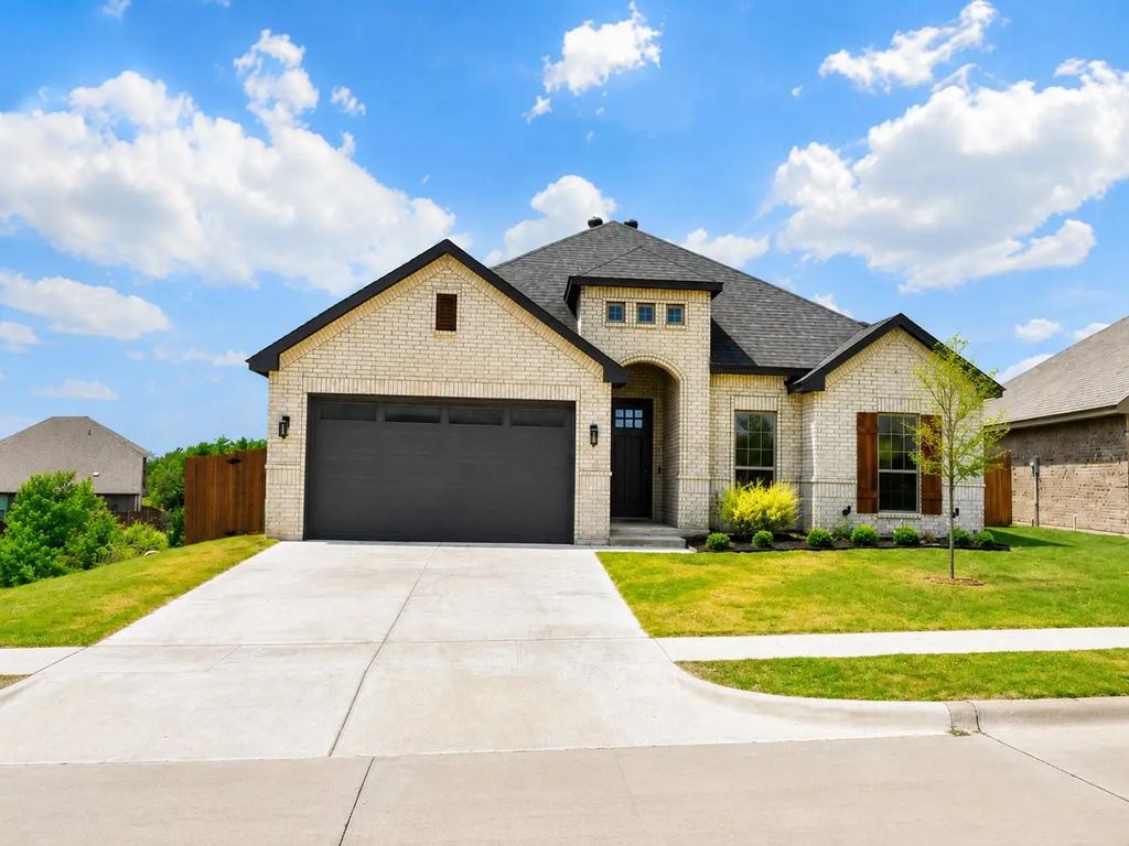 305 Paloma Street, Weatherford