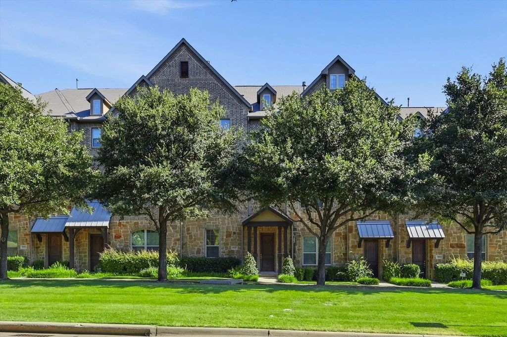511 W Royal Lane, Irving