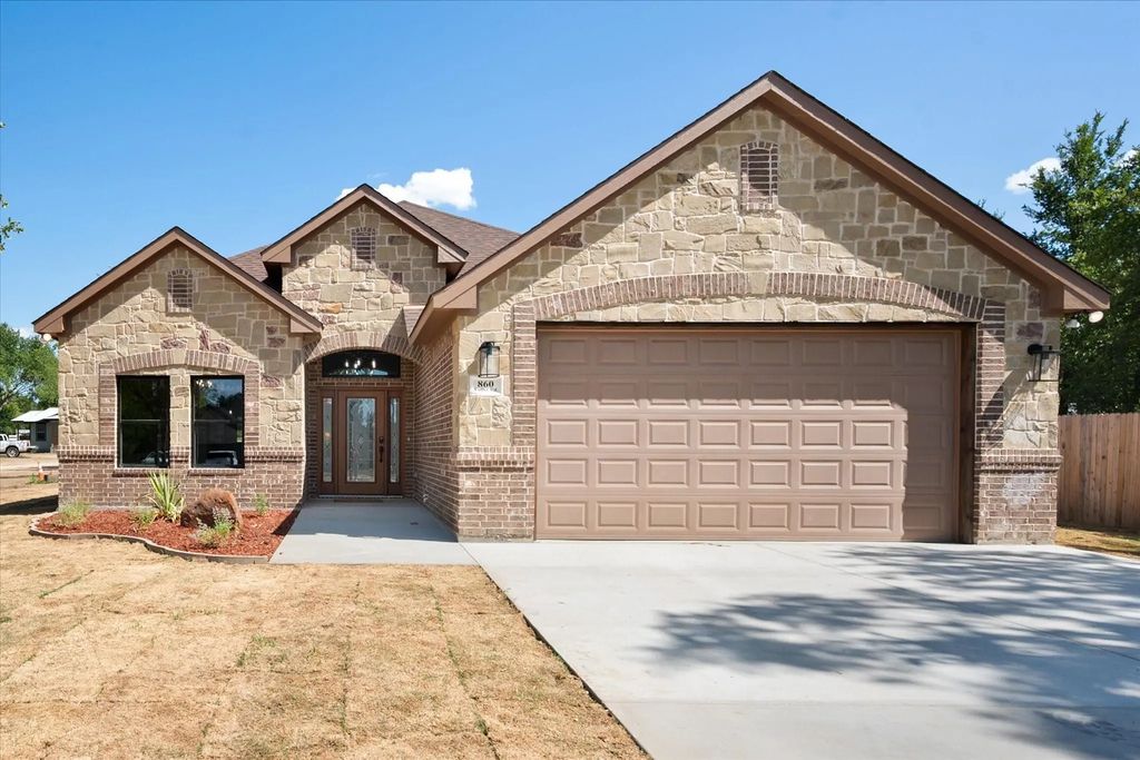 860 Fuller Avenue, Cleburne
