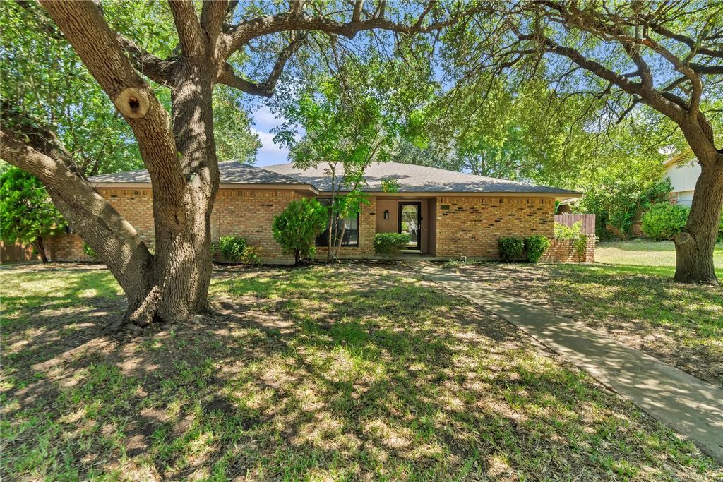 801 Waynelee Drive, Lancaster