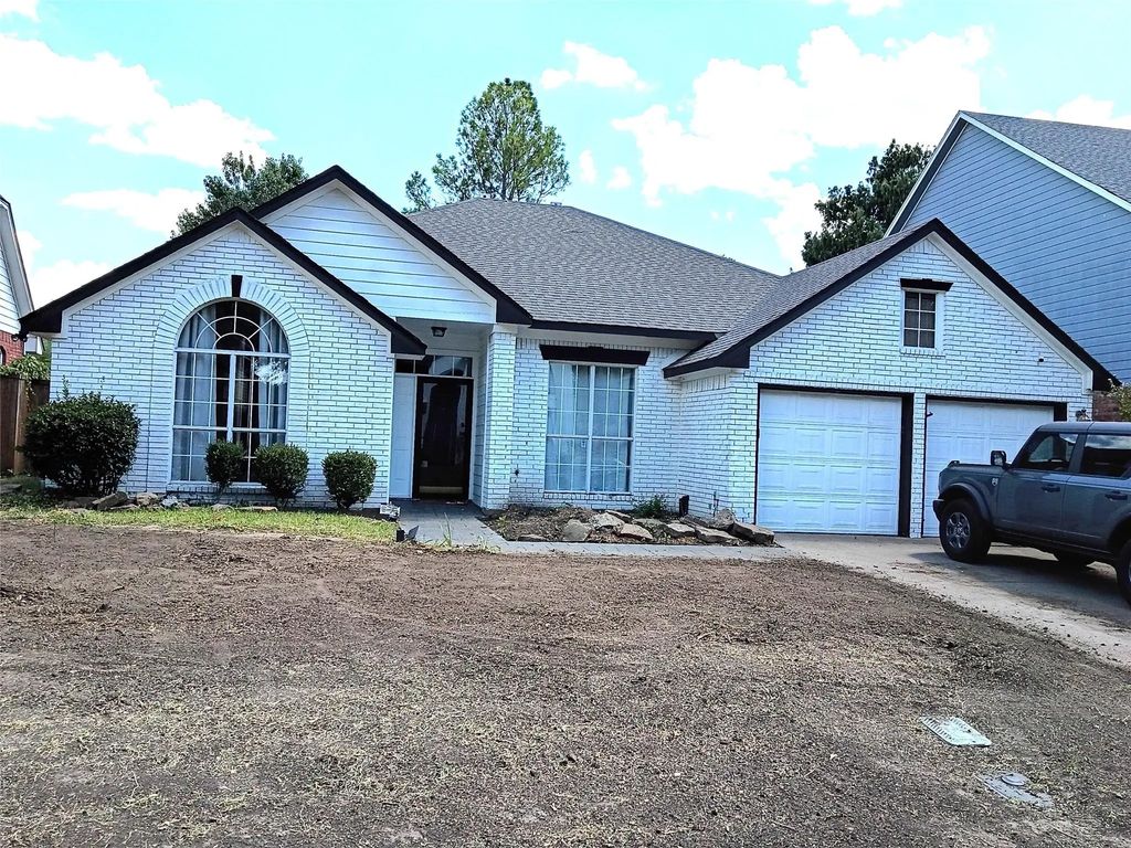 2202 S Branch Drive, Arlington