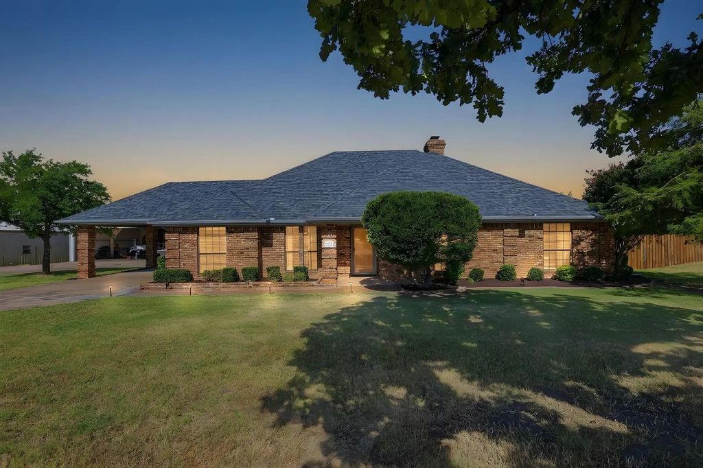 13017 Hillcrest Boulevard, Keller