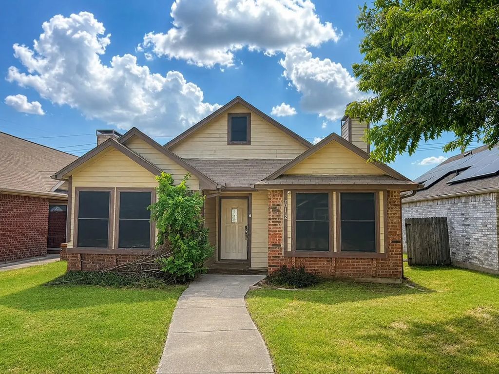 2012 Pheasant Drive, Lewisville
