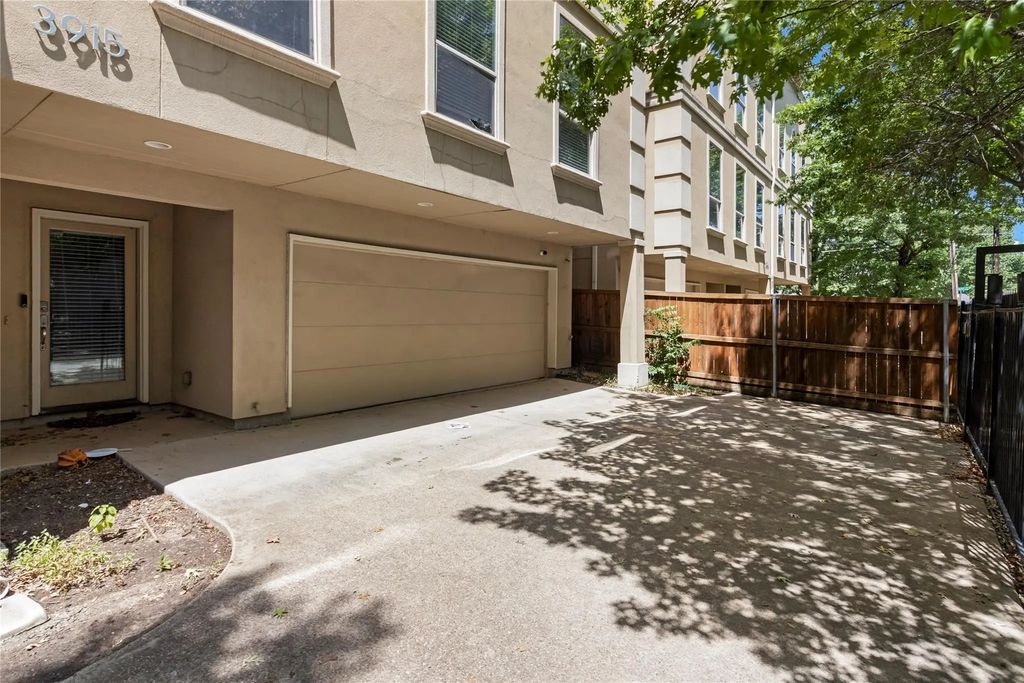 3915 Congress Avenue 200, Dallas
