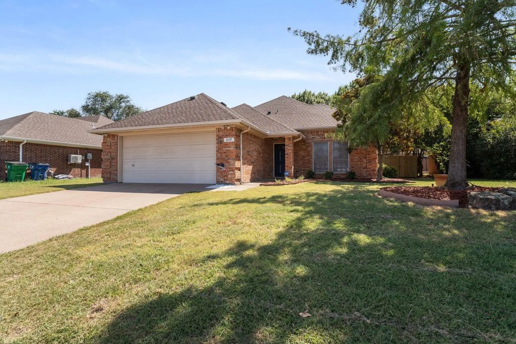 609 Columbia Avenue, Waxahachie