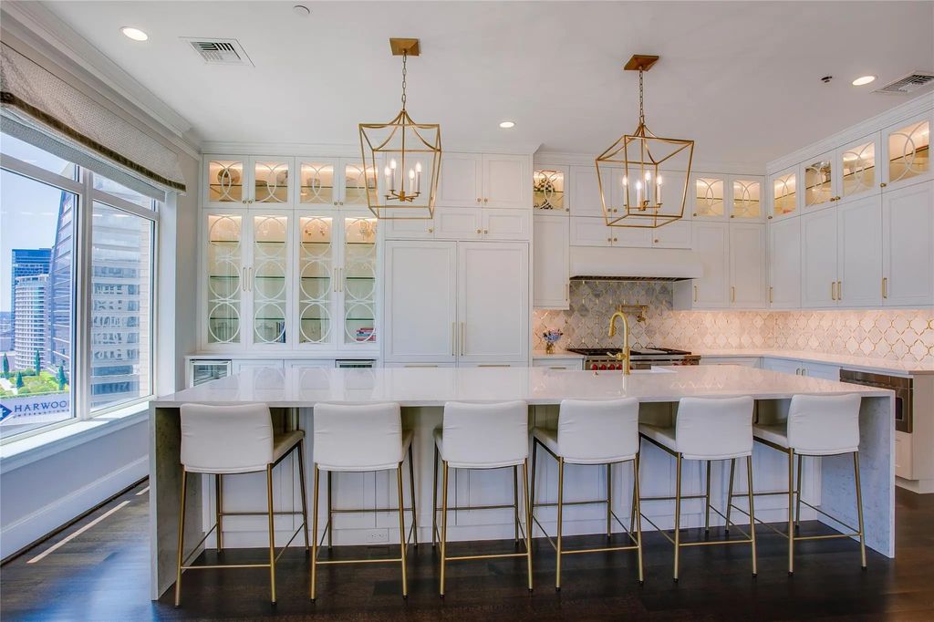 2555 N Pearl Street 1402, Dallas