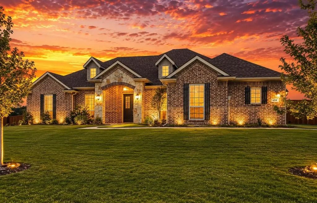 690 Serenity Lane, Red Oak