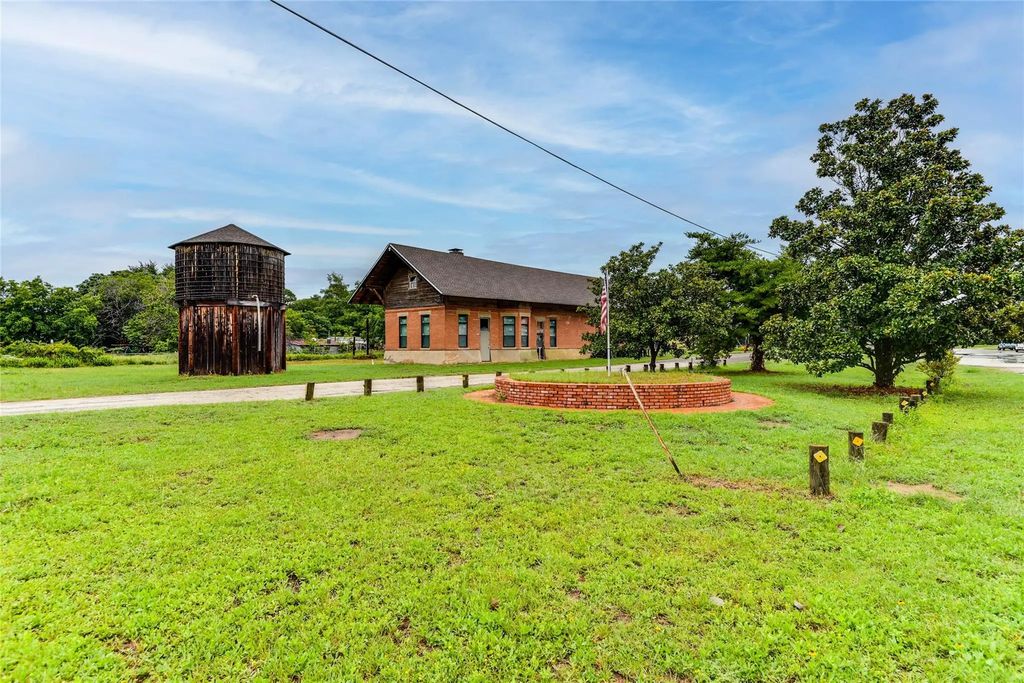211 Main Street, Rosser