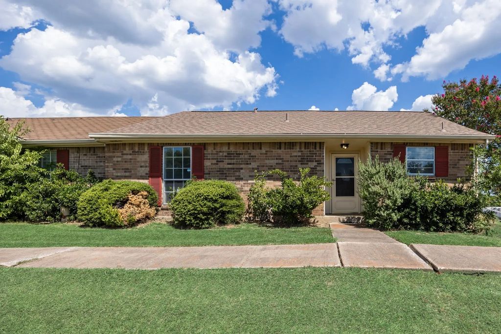 1 E Mountain Lane 33, Grand Prairie