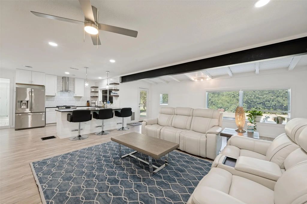 4708 Holiday Lane E, North Richland Hills