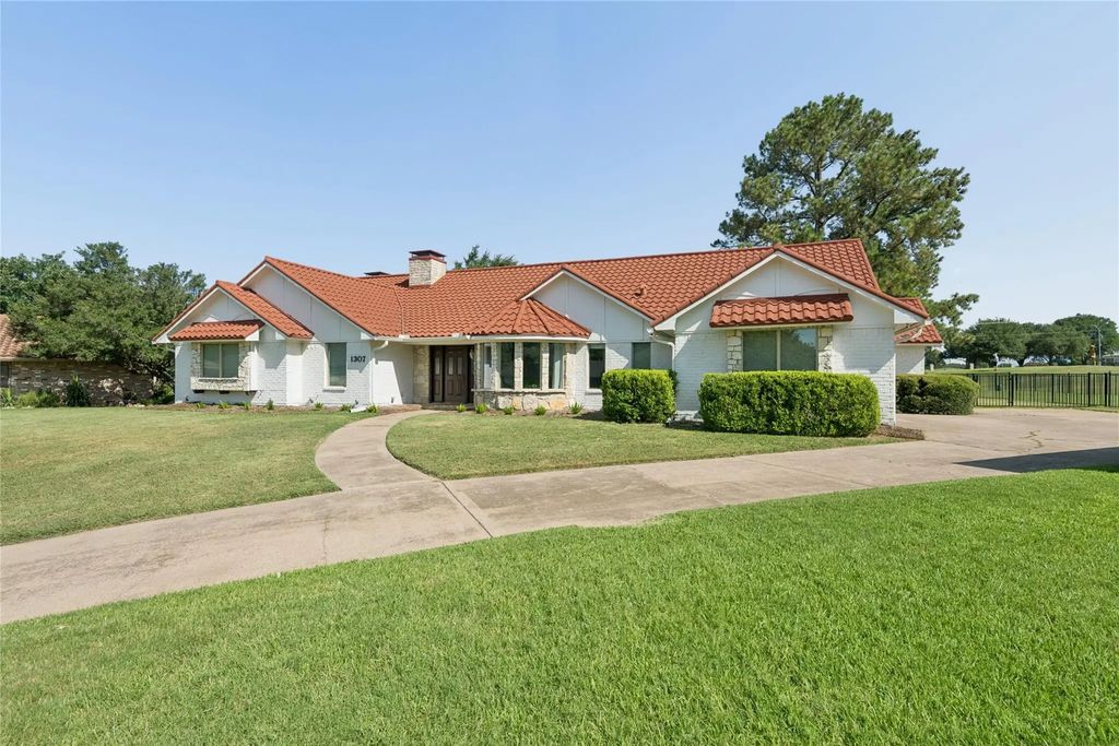 1307 Cherry Hill Court, Mansfield