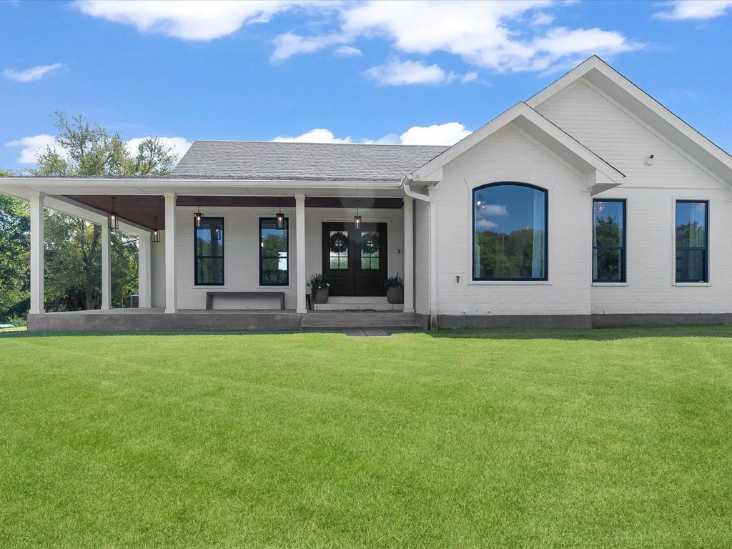 946 Burke Road, Gunter