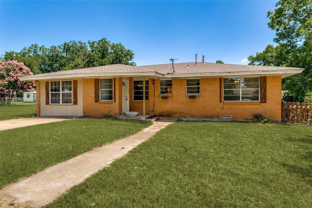 308 N Avenue C, Springtown