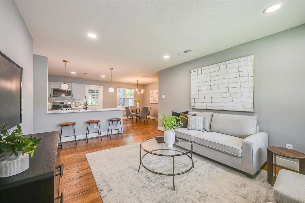 3130 Healey Drive, Dallas