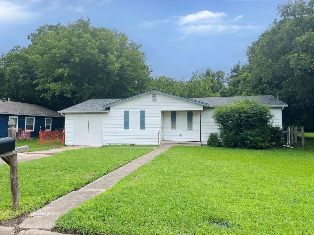 1305 N Brents Avenue, Sherman