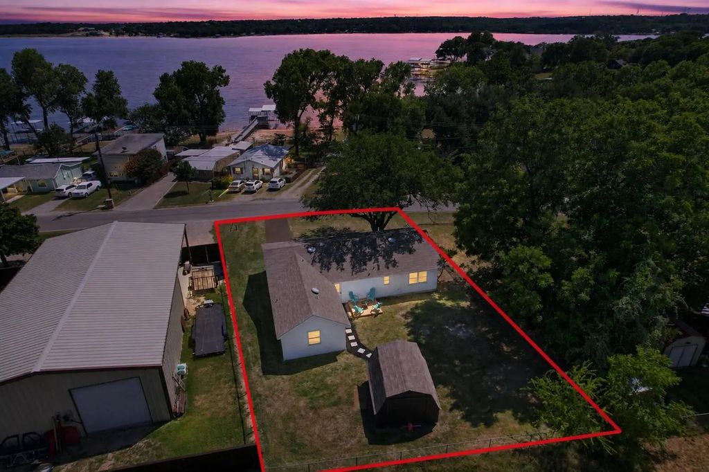 1624 E Lake Drive, Weatherford