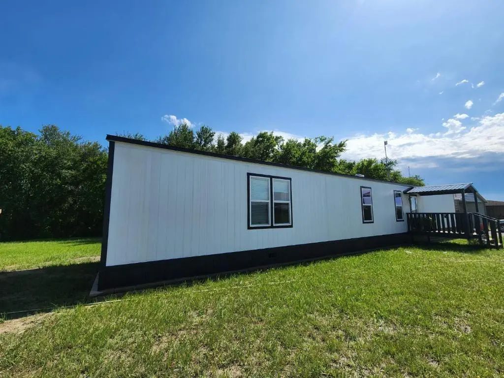1660 Red Road, Howe
