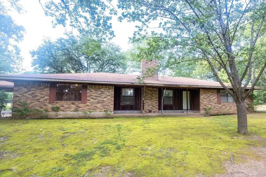 120 Peterson Drive, Benton