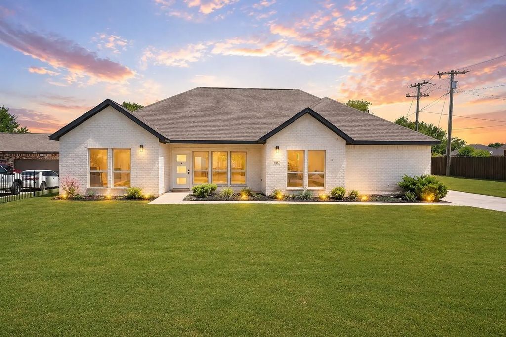 925 Balkan Drive, Lancaster