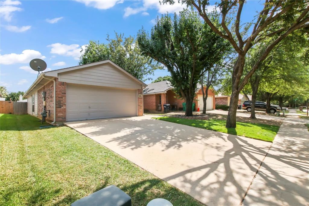 826 Savage Drive, Denton