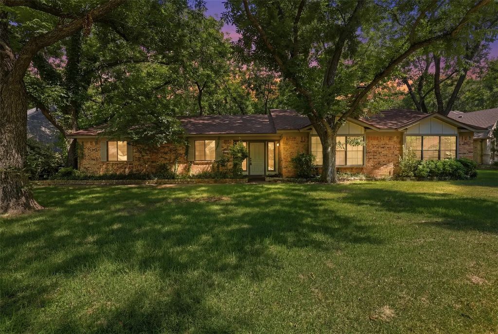 8708 S Monticello Circle, Granbury
