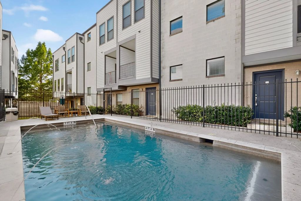 4950 Cedar Springs Road 301, Dallas