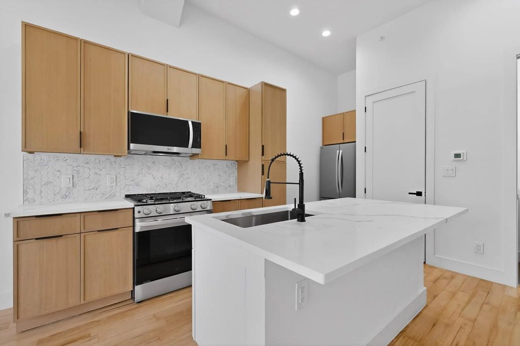 2080 Kelly Avenue 109, Dallas