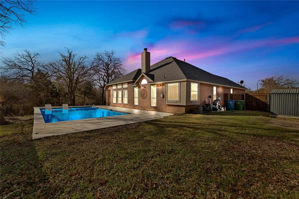 403 Lochwood Circle, Lake Dallas