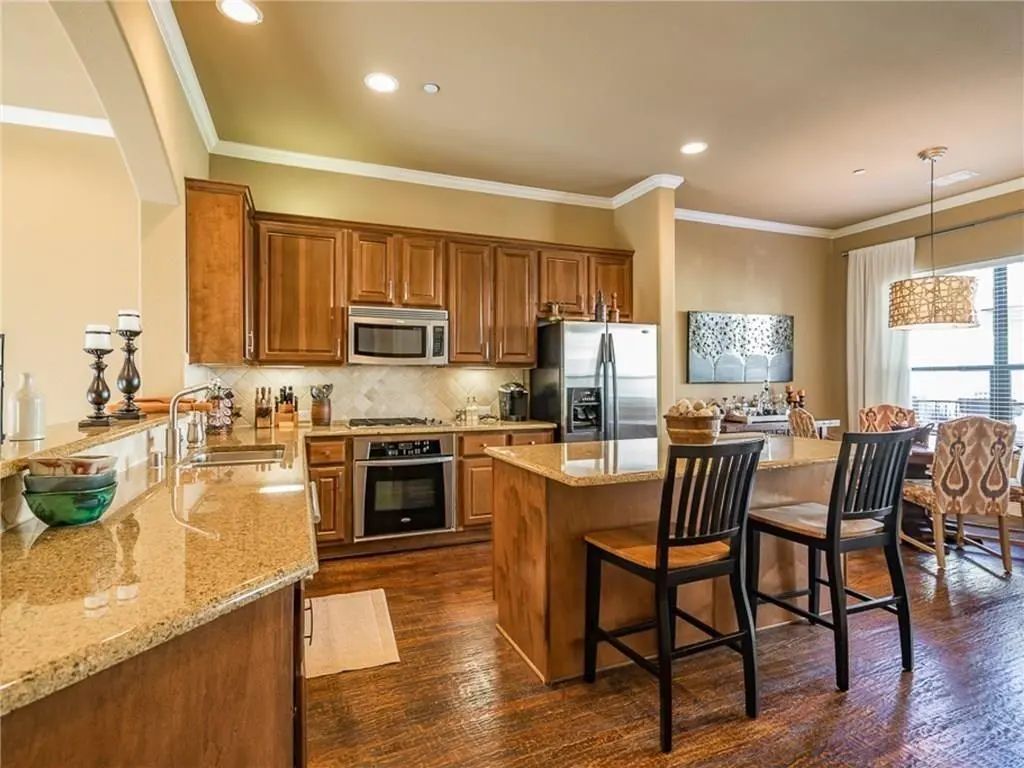 5733 Lois Lane, Plano