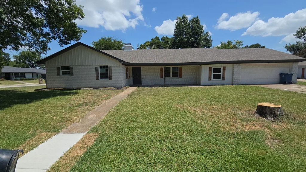 901 Crestview Drive, Kaufman