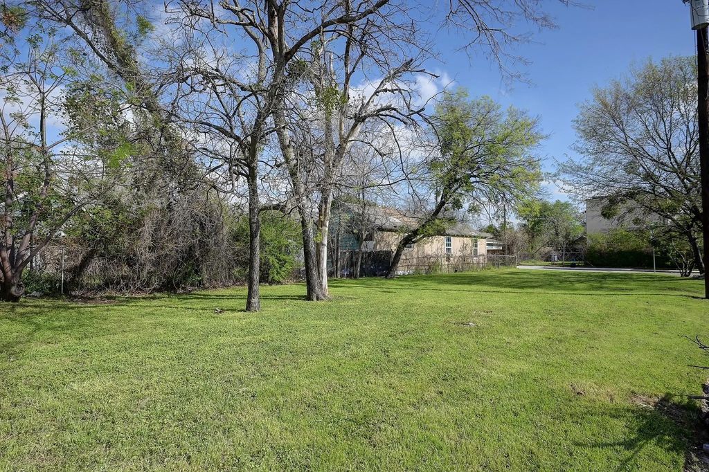 1525 Nomas Street, Dallas