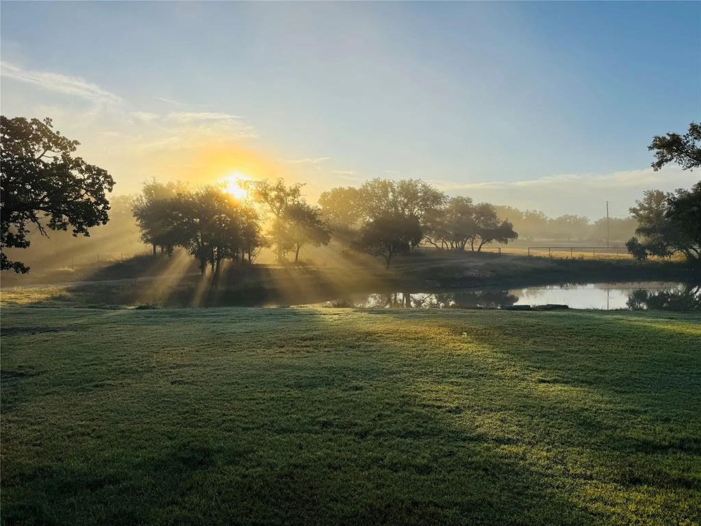 800 Private Road 1485, Hico
