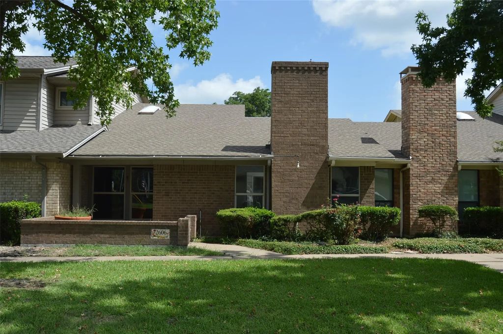 2606 Woodrow, Greenville