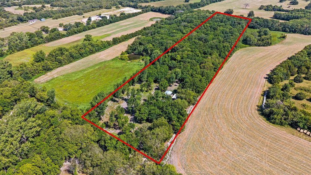555 Yowell Hill Road, Tom Bean