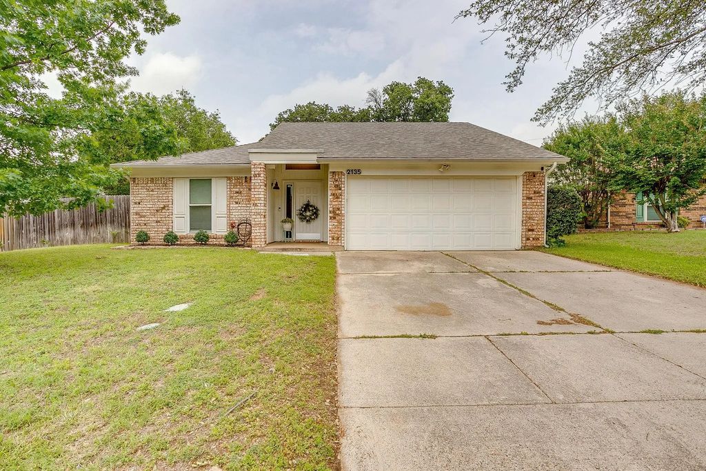 2135 Reverchon Drive, Arlington