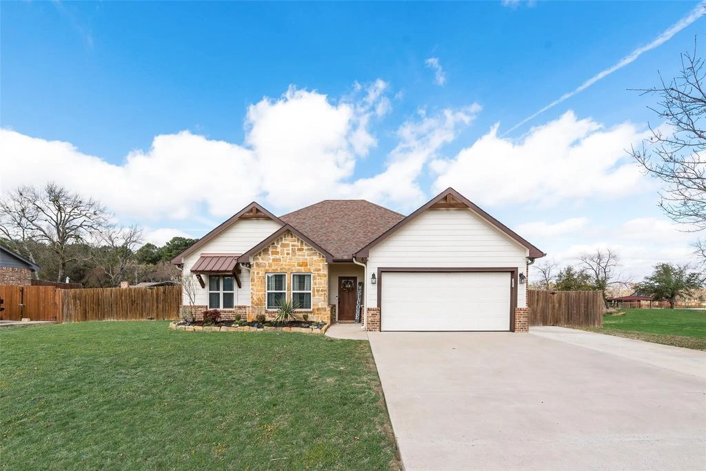 120 Horseshoe Lake Drive, Edgewood