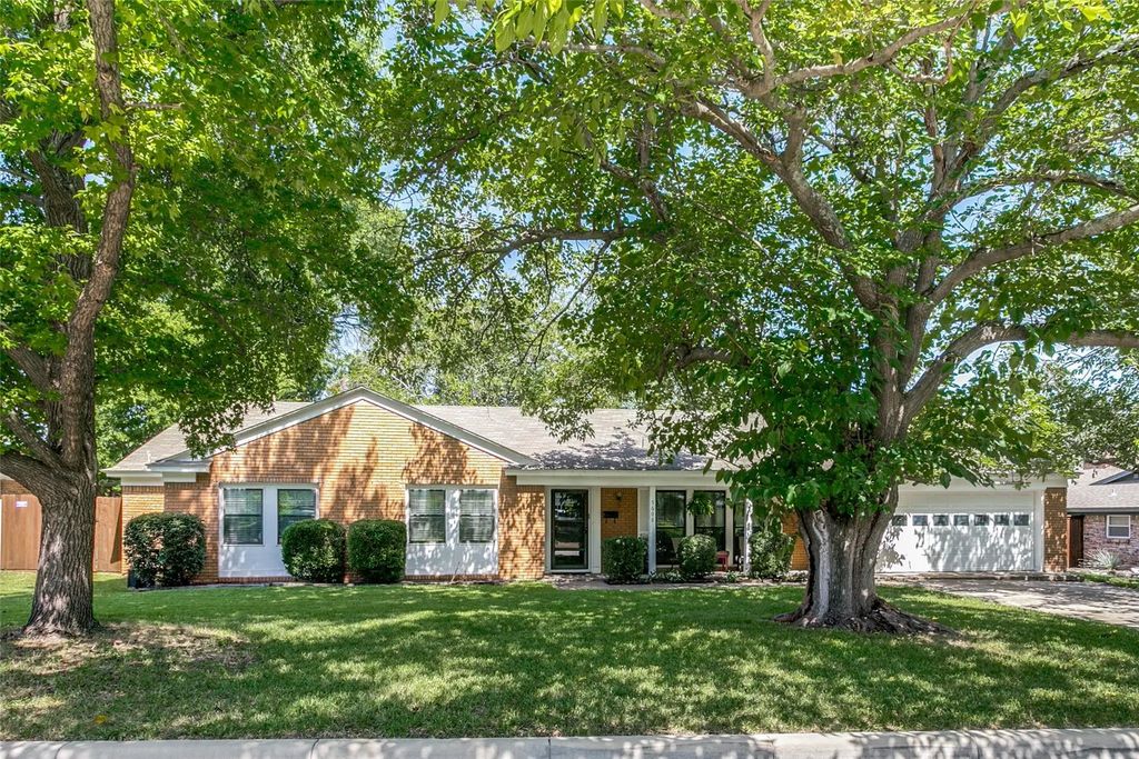 5608 Whitman Avenue, Fort Worth