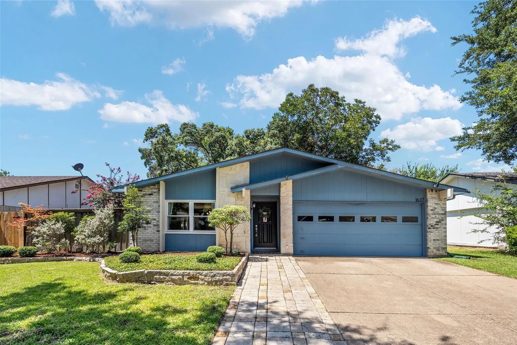 1637 Dell Oak Drive, Garland