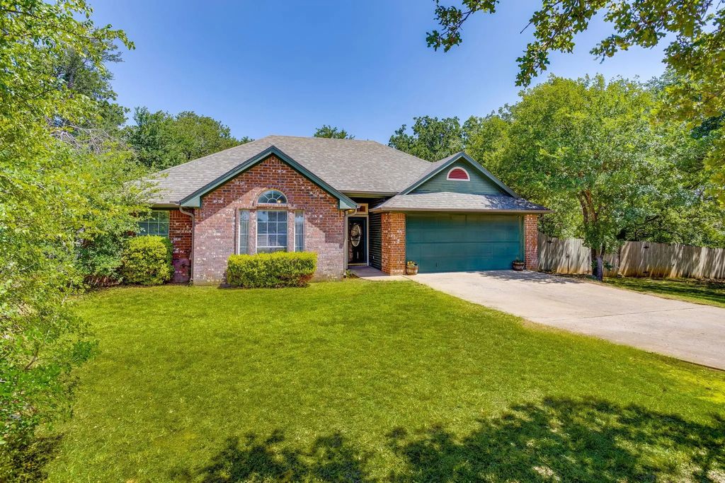 104 Fawn Court, Weatherford