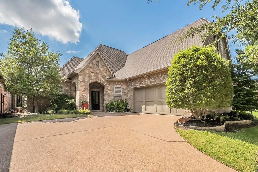 210 La Fontaine Lane, Keller