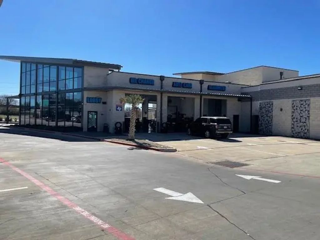 5423 Naaman Forest Boulevard, Garland
