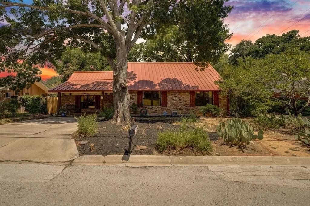 2105 Emerson Lane, Denton
