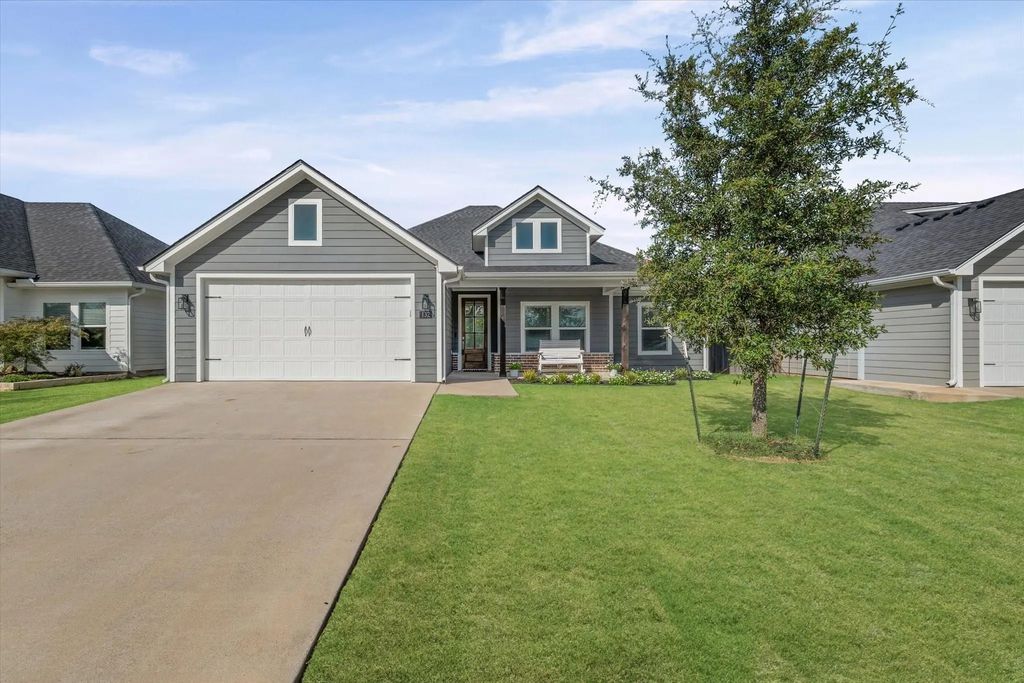 132 Swan Lake, Waco