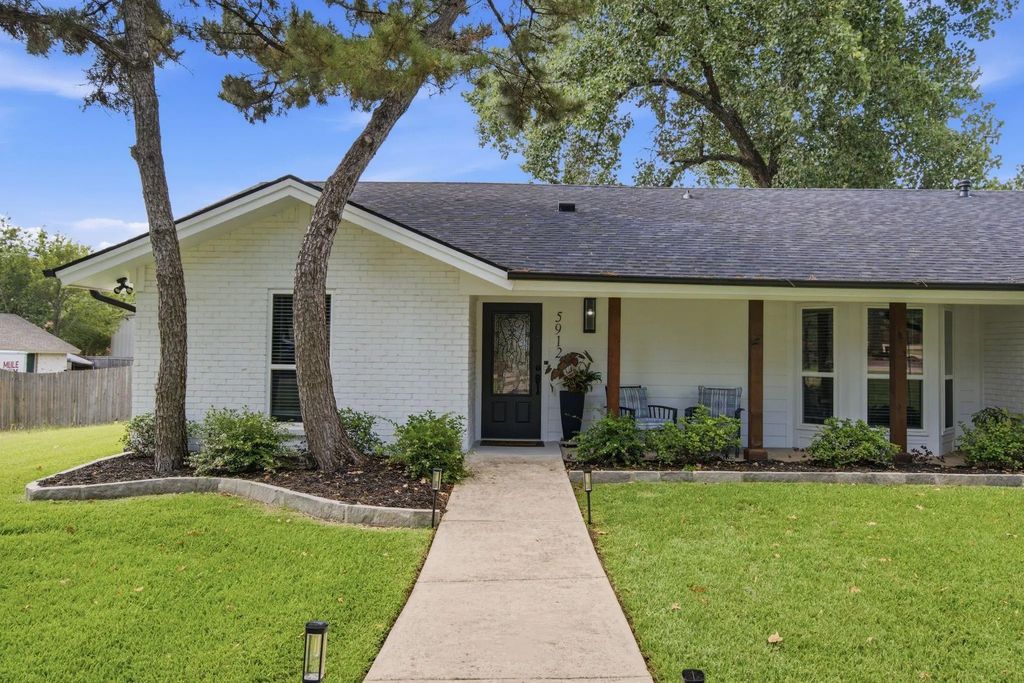 5912 Quails Path, Colleyville