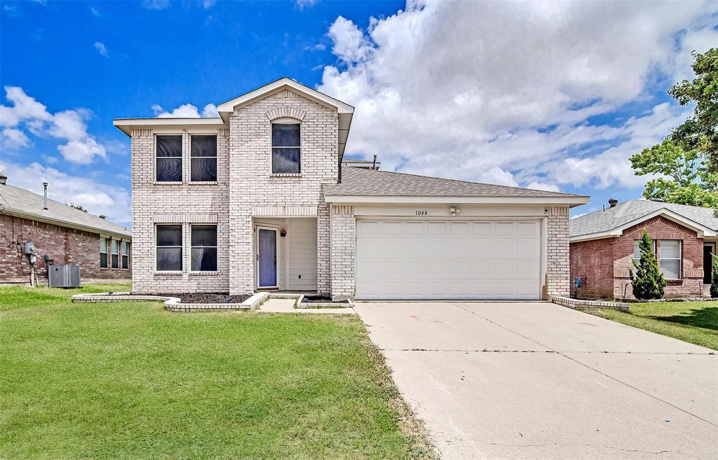 1044 Triple Crown Drive, Fort Worth
