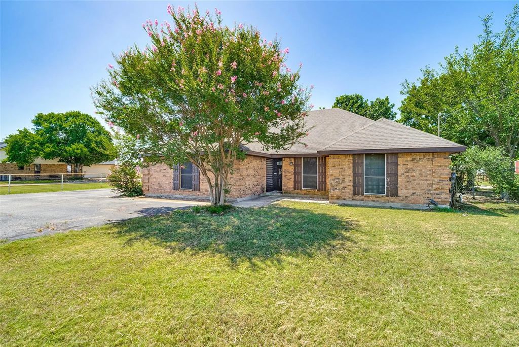 2705 County Road 920, Crowley