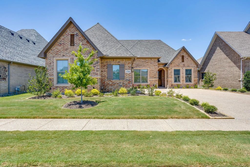 2716 River Path Court, Burleson