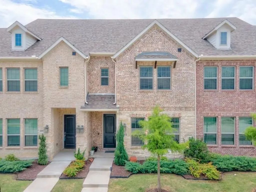 1564 Windermere Way, Farmers Branch