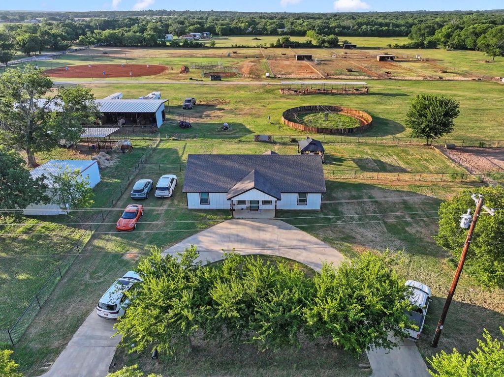 711 County Road 701, Cleburne