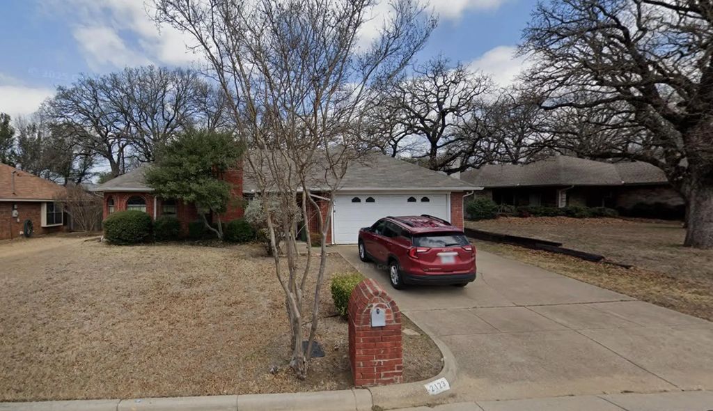 2123 Turf Club Drive, Arlington